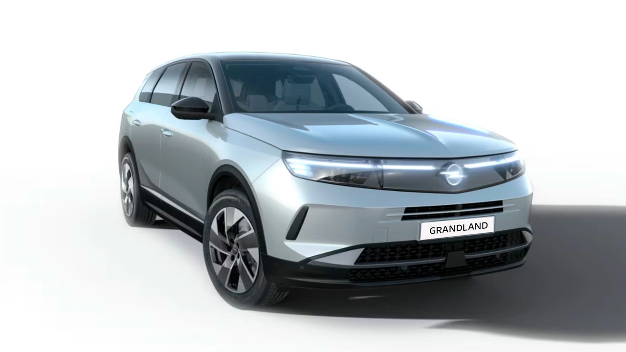 Серебристый Opel Grandland