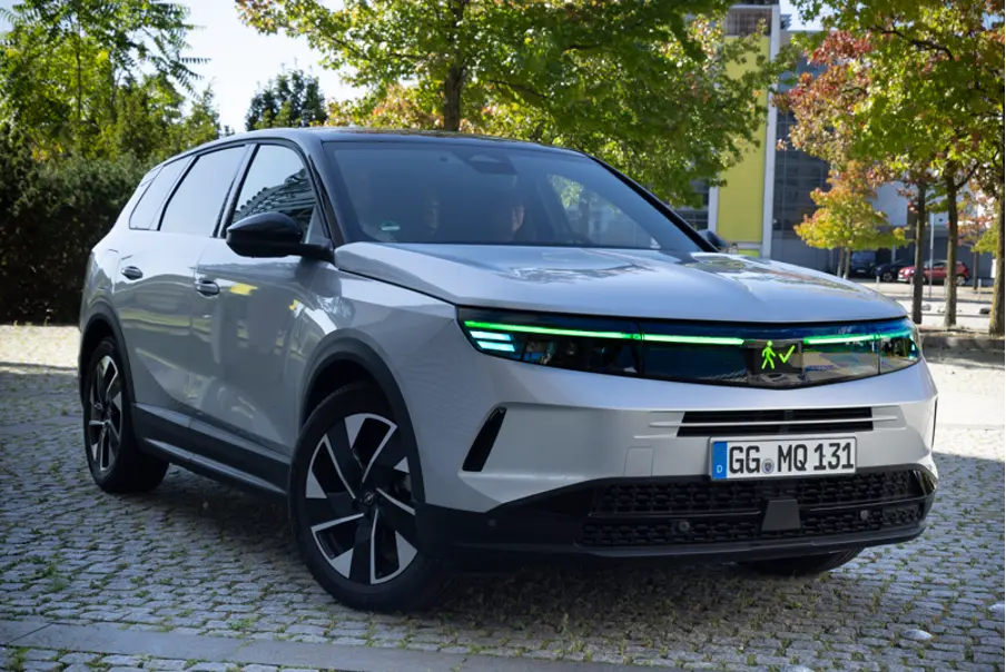 Opel демонстрирует световую коммуникацию с искусственным интеллектом в беспилотных автомобилях